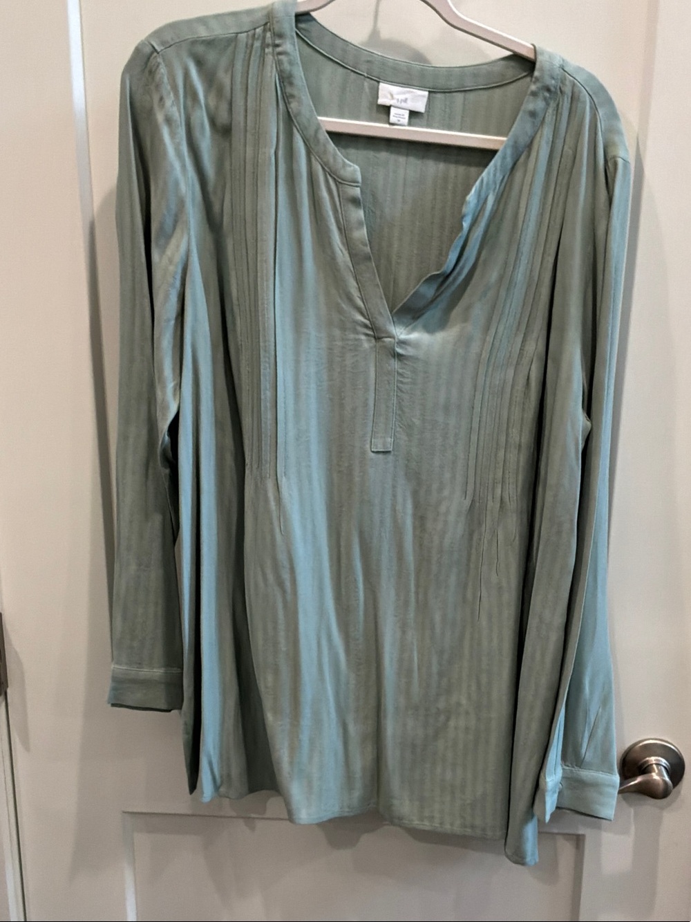 J.jill medium Sage Green Pintuck V-Neck Long-Sleeve Tunic Longsleeve Pressed